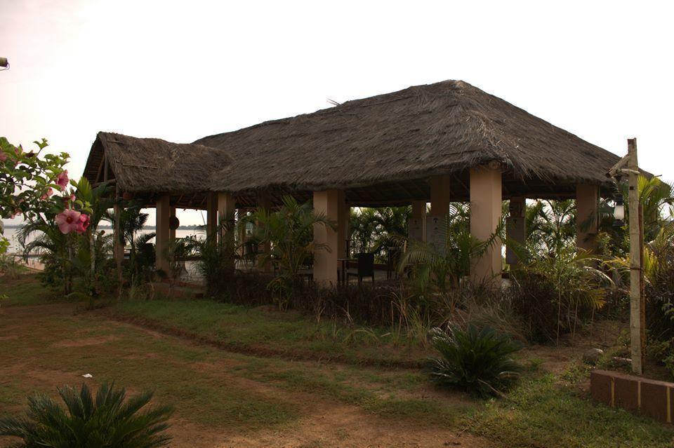 The Peepal Tree, Kabini Begur Luaran gambar